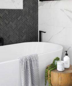 Deep-Soaking Bathtub